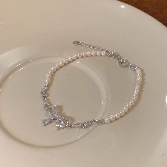 Pulsera de piedritas con lazos