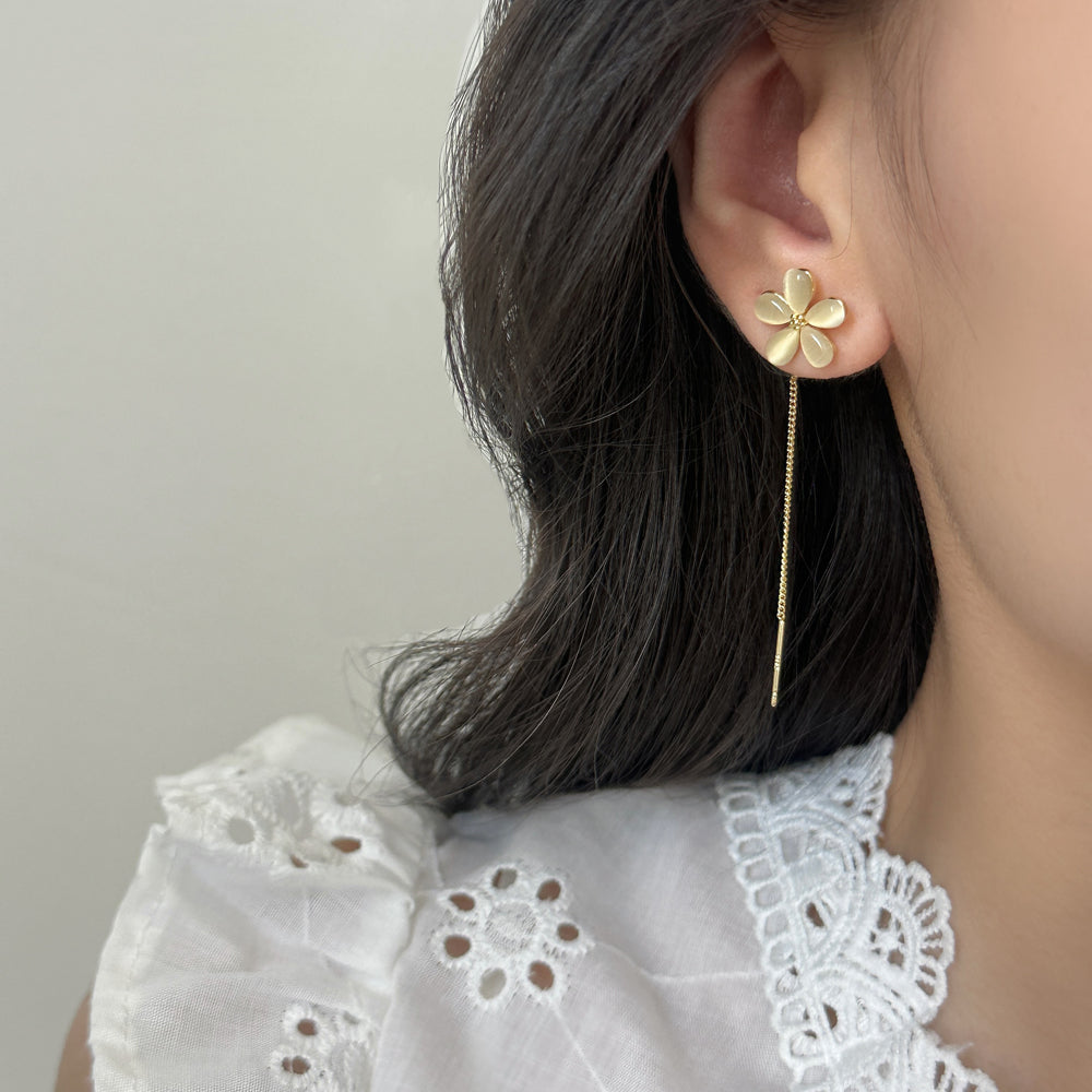 Aretes de flor con caída