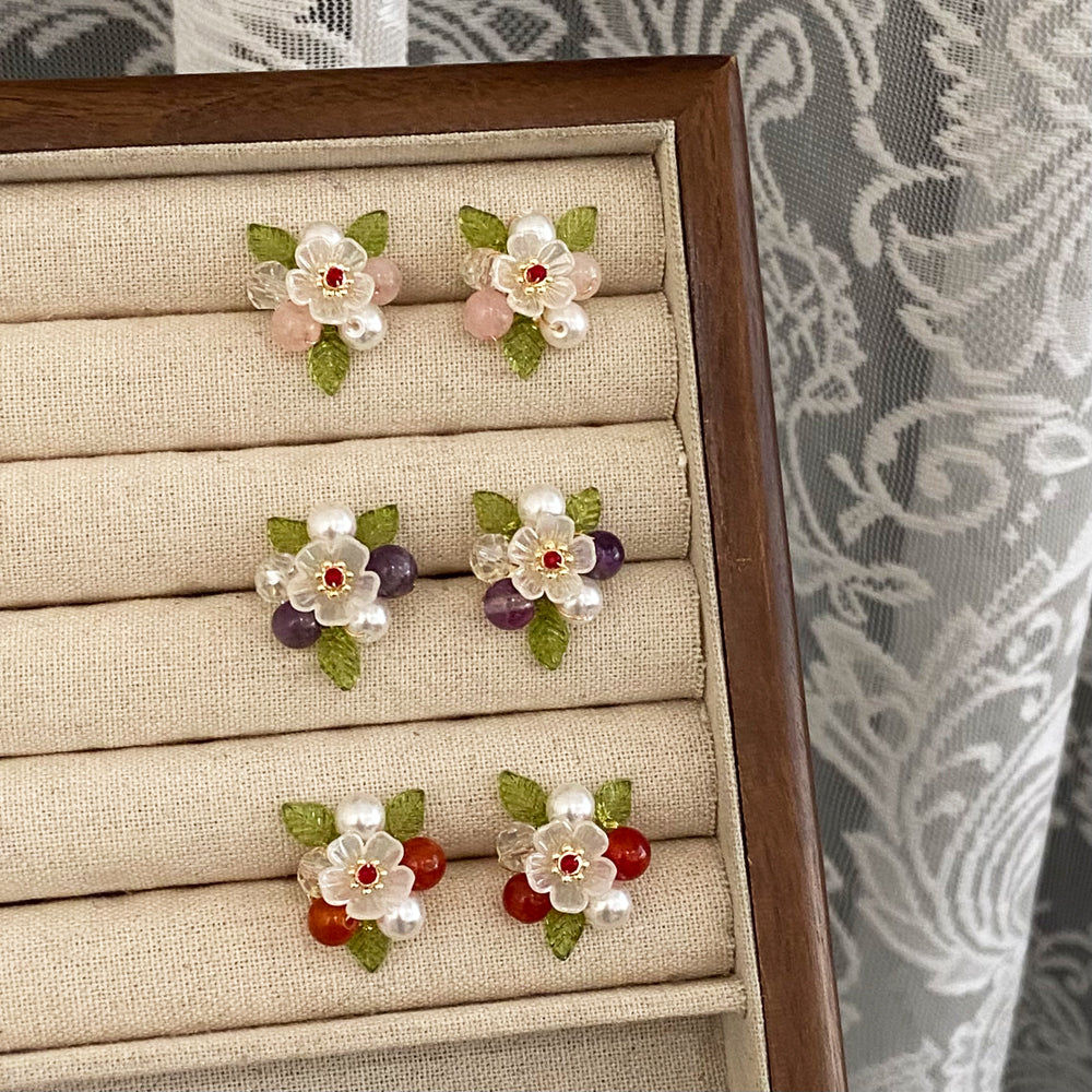 Aretes Flor Disponible en los tres colores