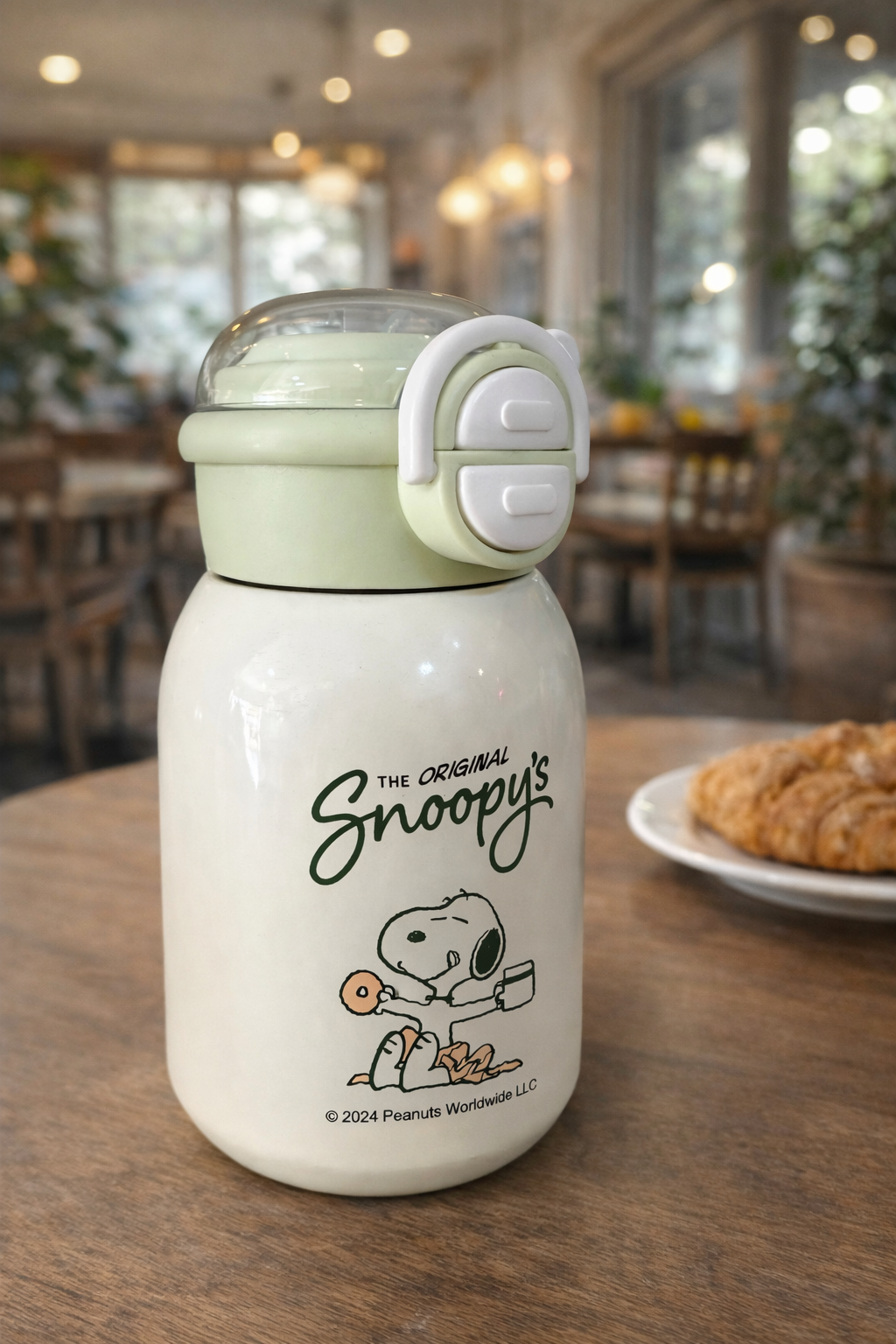 Botella verde snoopy