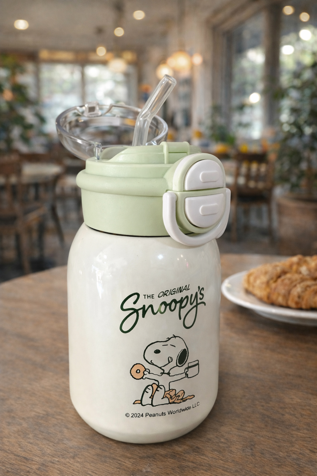 Botella verde snoopy