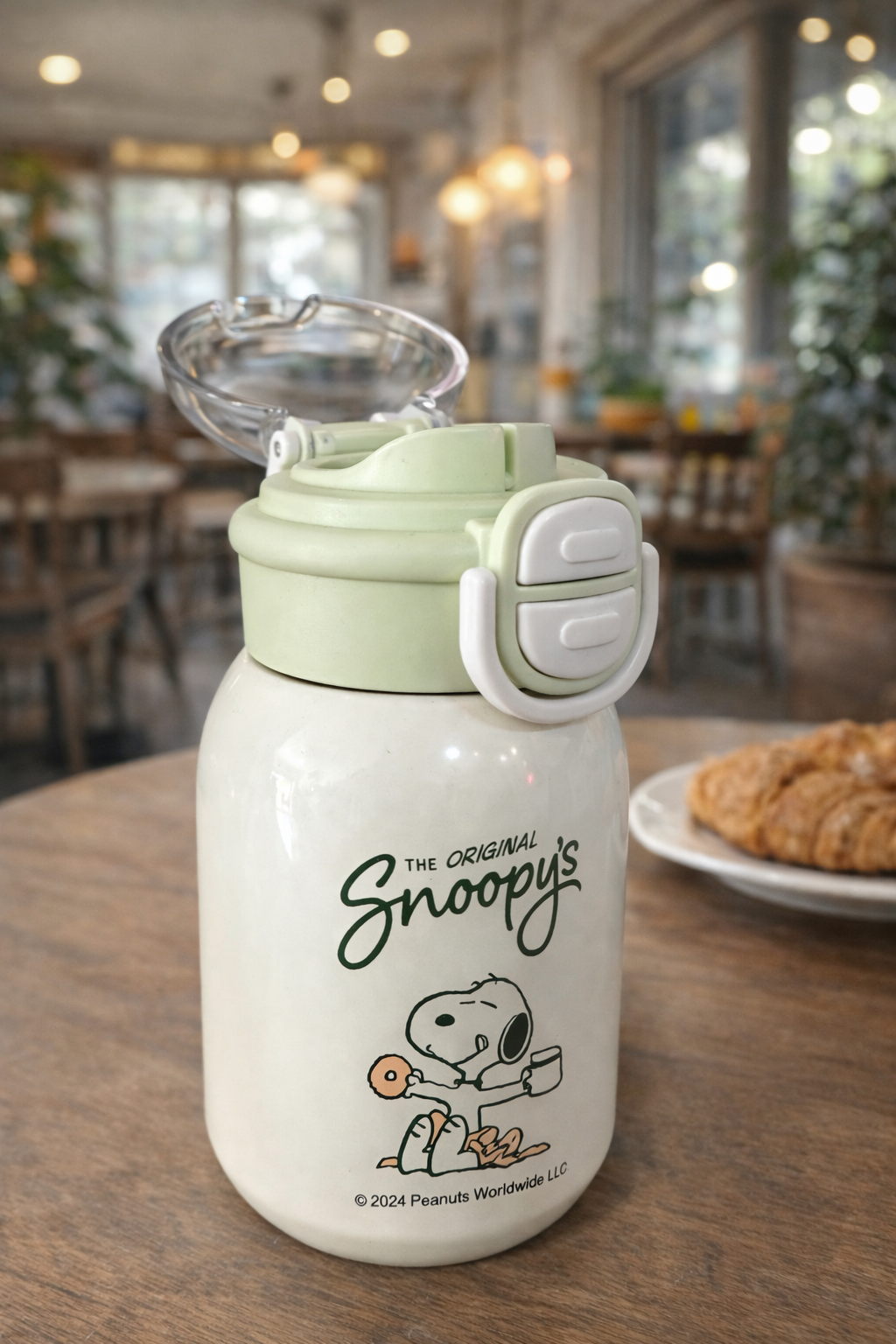 Botella verde snoopy